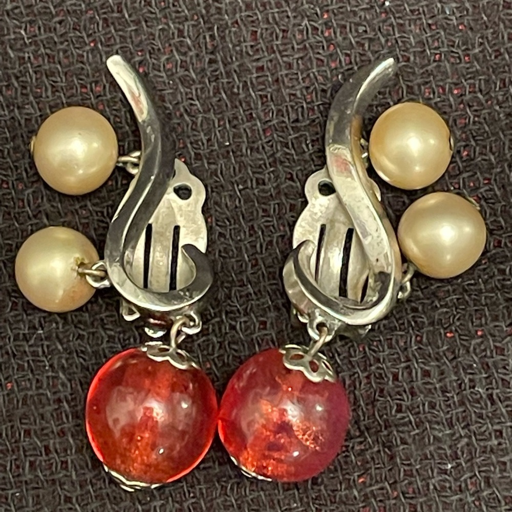 Schiaparelli SIGNED VTG. clip earrings rhodium plated, pearls & amber drop beads